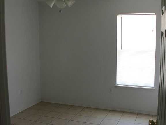 3rd image of 105 6th St Unit 7