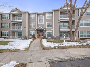 564 St Andrews Place, Manalapan, NJ 07726