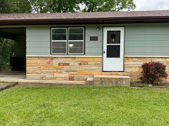 2nd image of 1937 Lynn Drive
