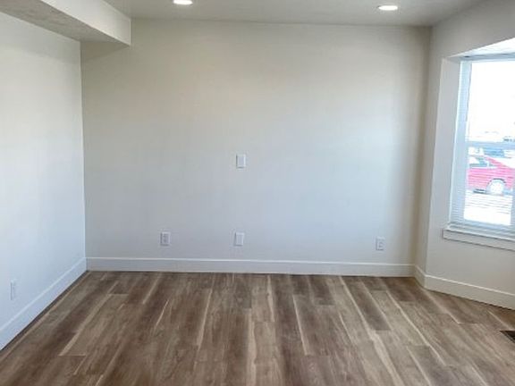 4th image of 9040 S Goddard Cir