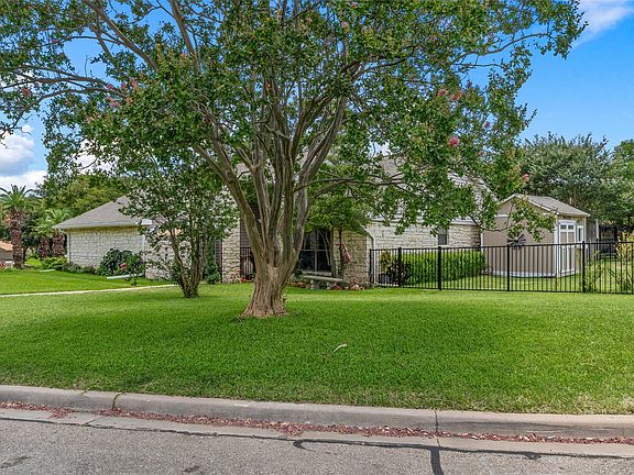 5th image of 2812 Chimney Hill Dr