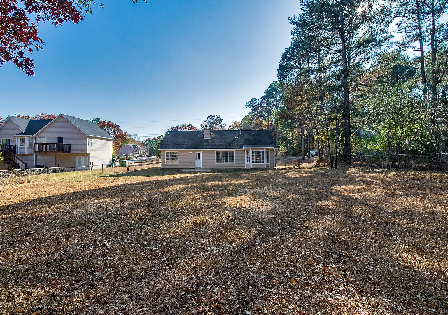 Cute Ranch Beauty in Covington, Fenced Back yard: Granite counter tops — Photo 3