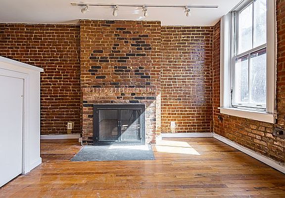 4th image of 119 Bank St APT 2E