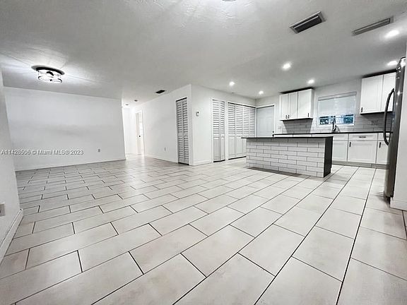 3rd image of 1762 NE 145th St #1762