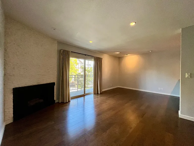 141 S Clark Dr #306 — Photo 2