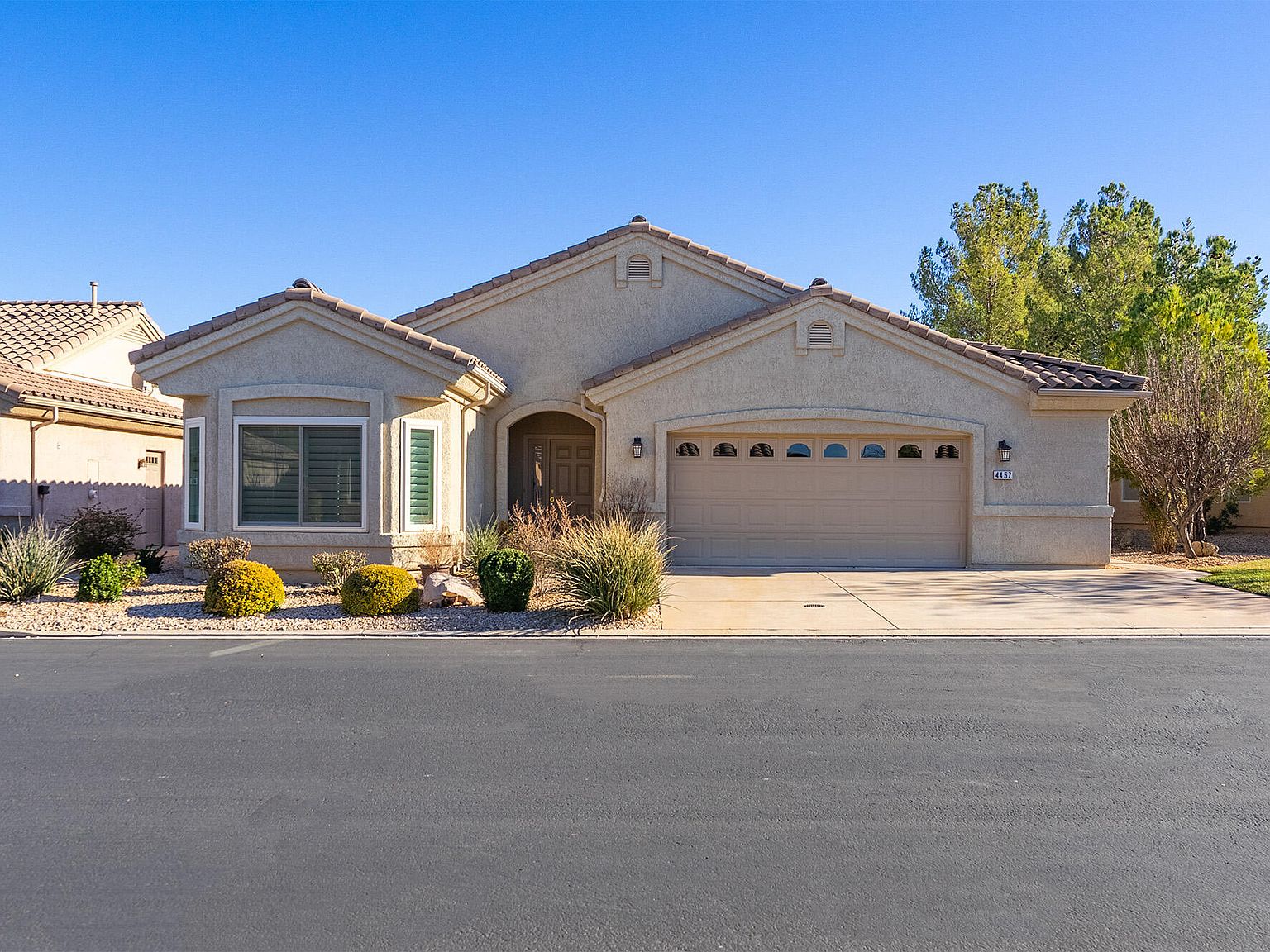 4457 S Holly Grape Ln