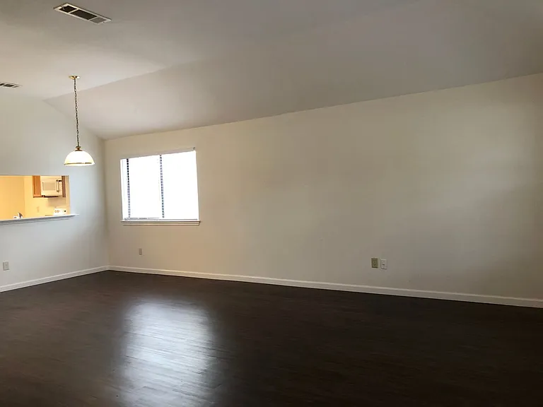 208 E Denton Dr — Photo 5