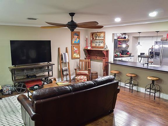 5th image of 4507 Acacia Street