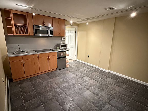 2nd image of 194 Suffolk Ave #2