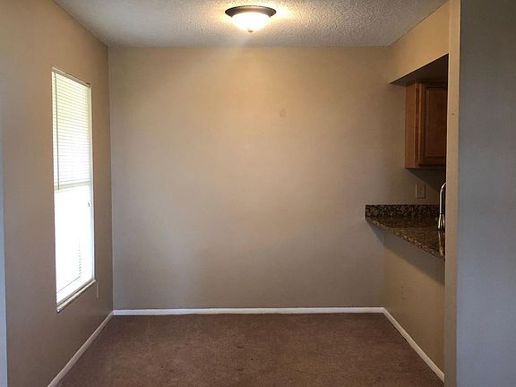 4th image of 608 Kenwick Cir
