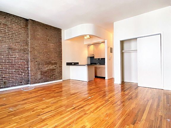 2nd image of 38 W 85th St APT 3