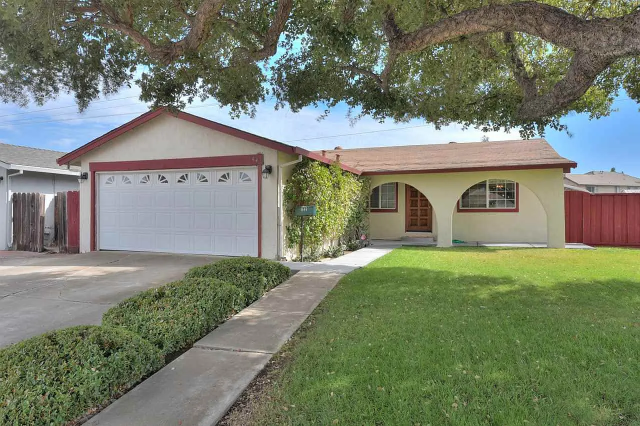 1447 Heather Ln photo 1