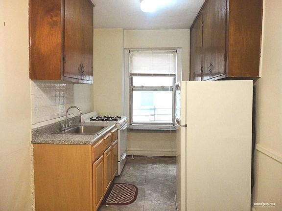 3rd image of 763 Ocean Pkwy APT 3C