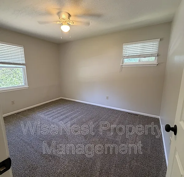1820 E Cherokee Ln — Photo 14