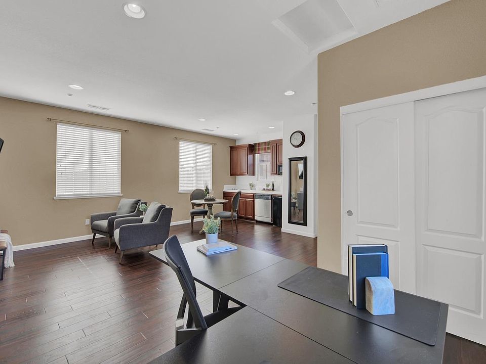 1st image of 852 Antiquity Dr