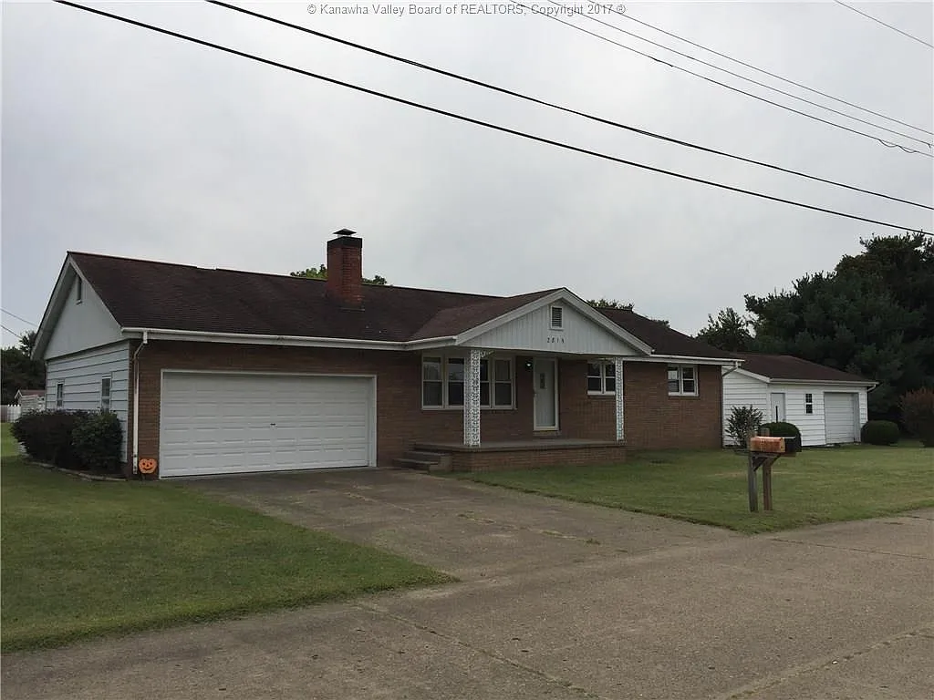 2815 Meadowbrook Dr photo 1