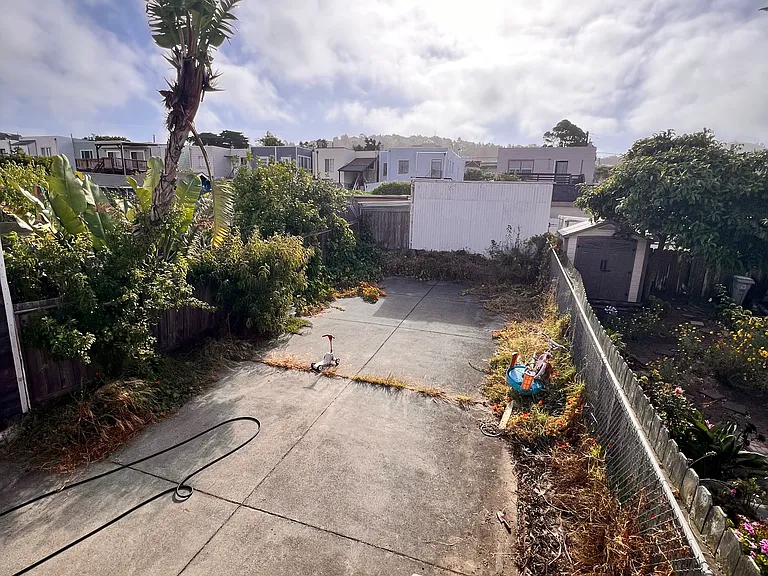 363 Willits St — Photo 14