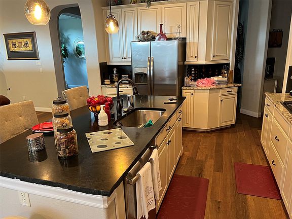 5th image of 20427 Montecrest Cir