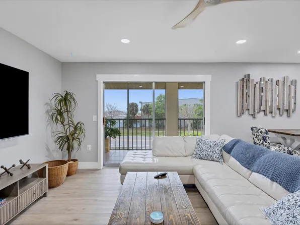 201 Airport Ave E APT 722, Venice, FL 34285