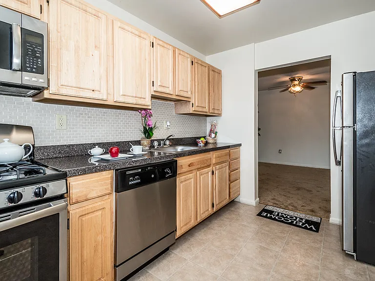 Parkview Apartments — Photo 9