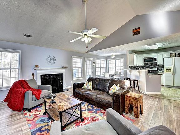 4th image of 857 New England Ct