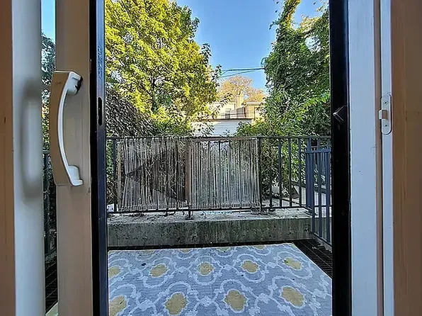 1520 Putnam Avenue image 11 of 12