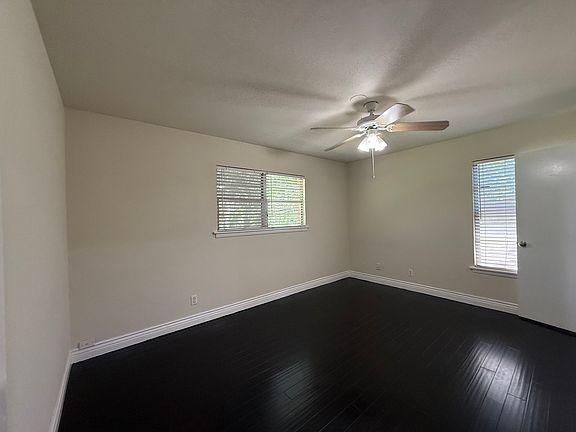 3rd image of 1135 Park Center St