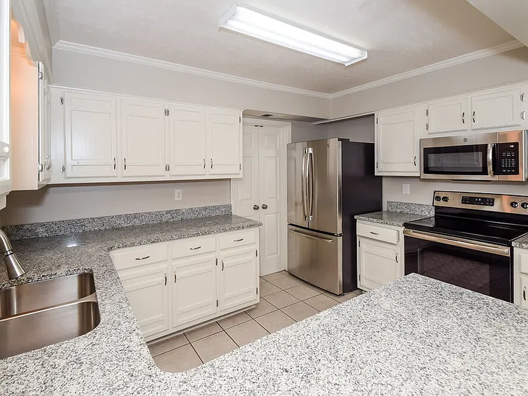 120 Shelley Renee Ln — Photo 6