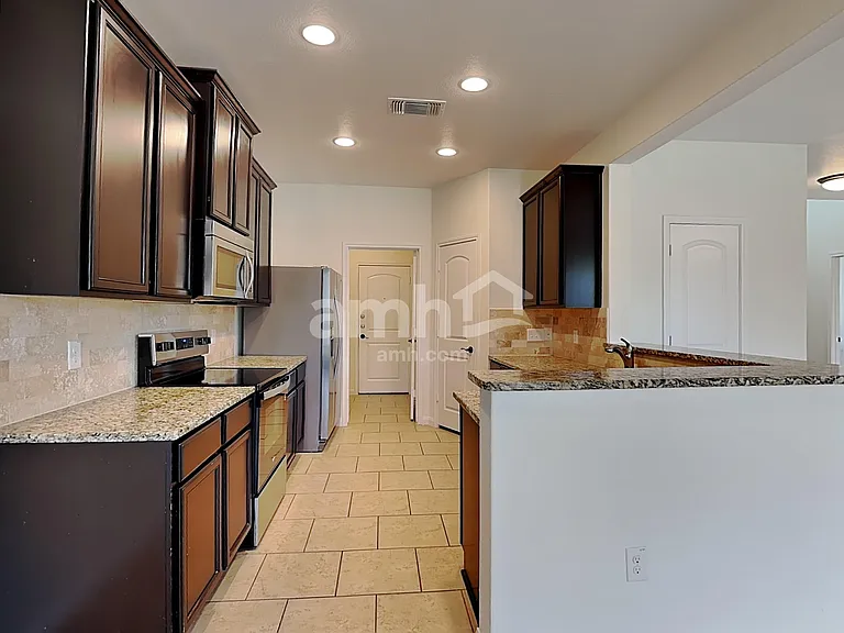 12712 Shoreline Dr — Photo 3