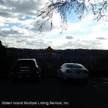 4th image of 822 Davis Ave