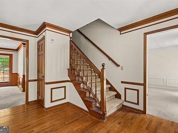 5th image of 2407 Woodbridge Dr