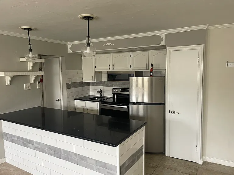 18 West Ave #C2 — Photo 1