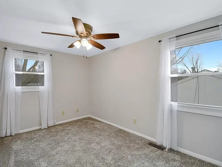 810 Centennial Dr — Photo 16