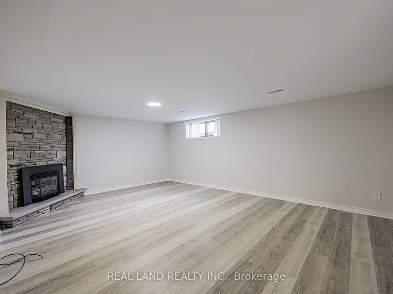 274 Timothy Ct #LOWER — Photo 11