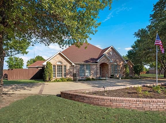 2nd image of 106 Martinek Ln