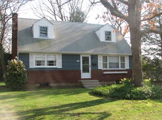 140 26th St, Copiague, NY 11726