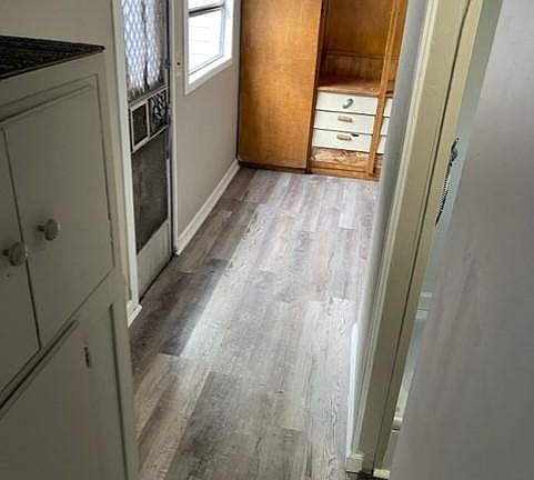 5th image of 2150 Victorian Ave #21