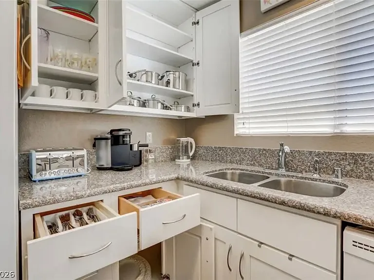 7385 Vireo Dr — Photo 5
