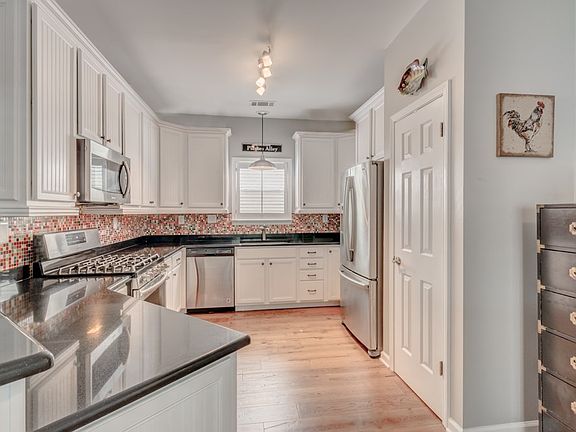 2nd image of 180 Island Pl