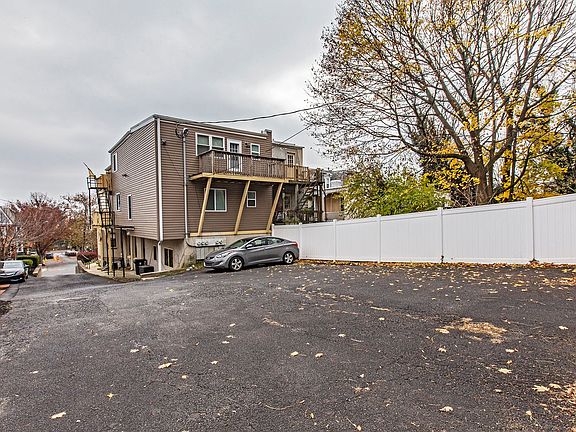 2nd image of 811 N Van Buren St APT 1