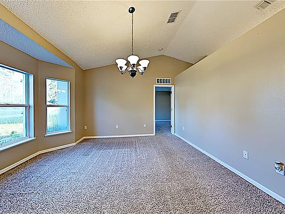 3rd image of 737 Alderwood Ave