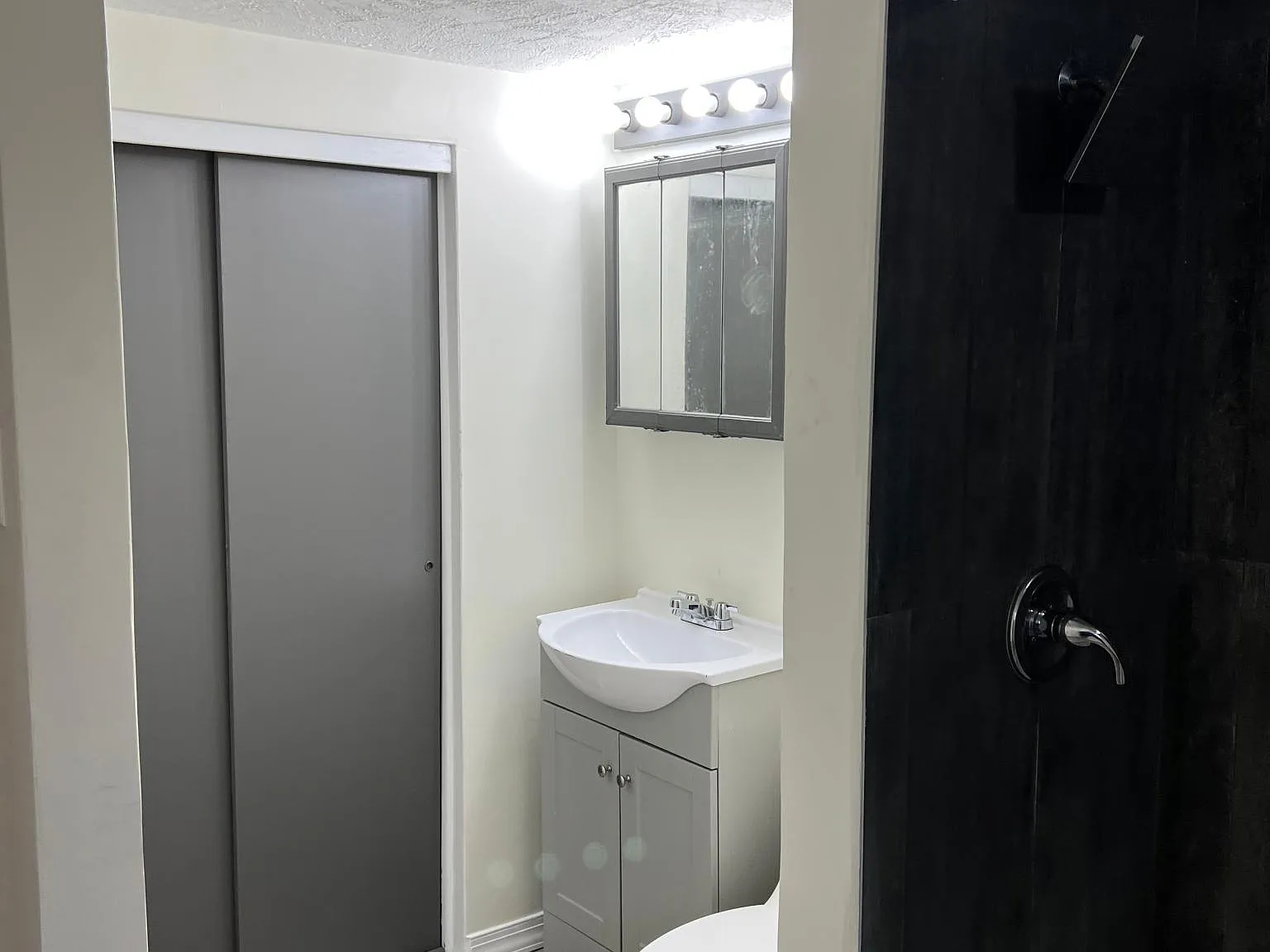 4 bed, 3000 sqft, $2,000 — Photo 4