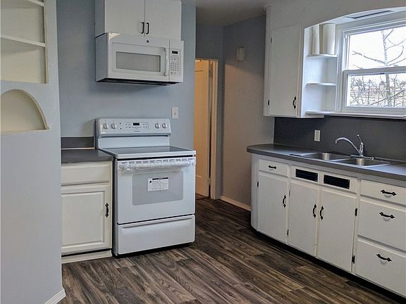 3rd image of 615 S Union Ave