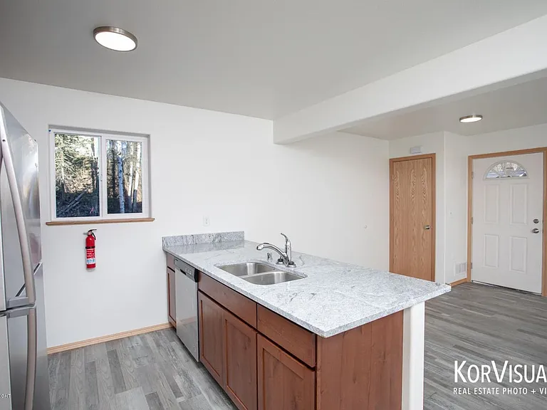 900 N Church Rd — Photo 3