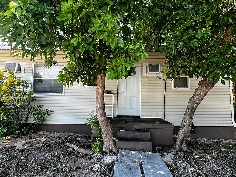 2406 Harris Ave — Photo 8