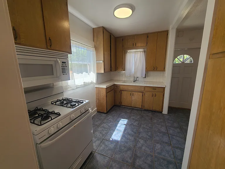 1618 Meade Ave — Photo 13