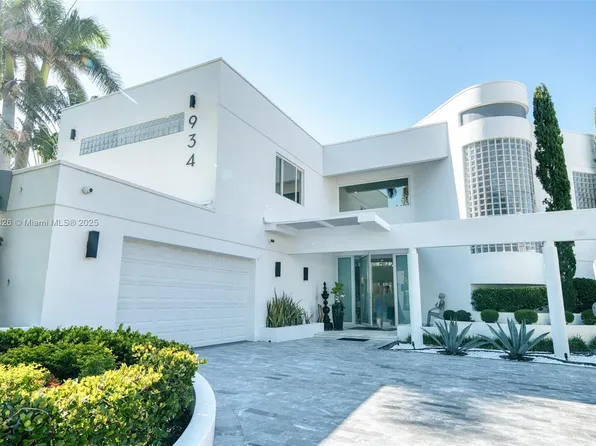 934 S Southlake Dr, Hollywood, FL 33019