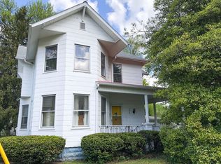 215 E Olive St, Staunton, IL 62088