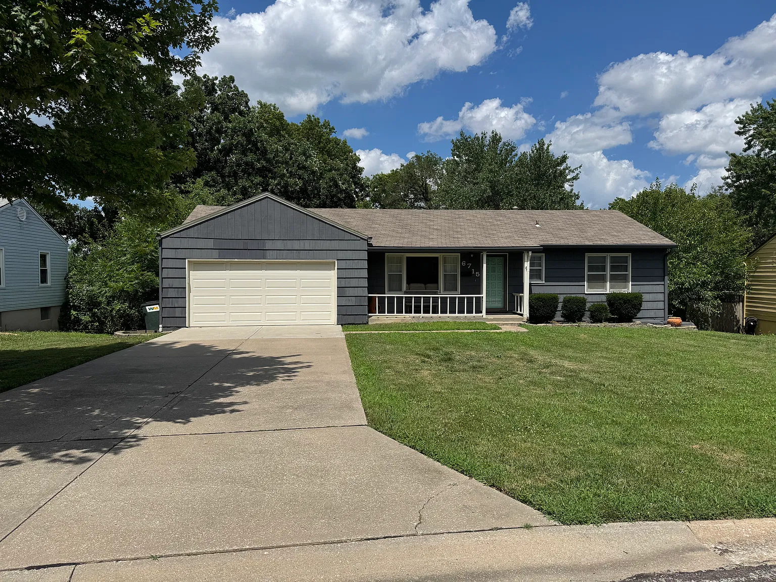 3 bed, 1056 sqft, $2,200 — Photo 2
