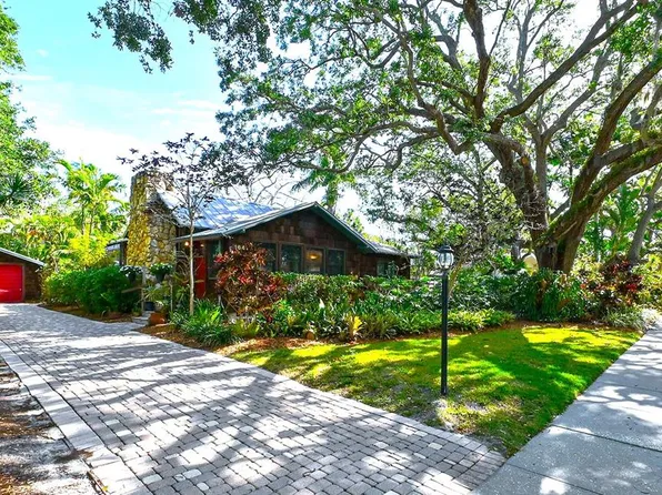 1647 Catalonia Ln, Sarasota, FL 34239